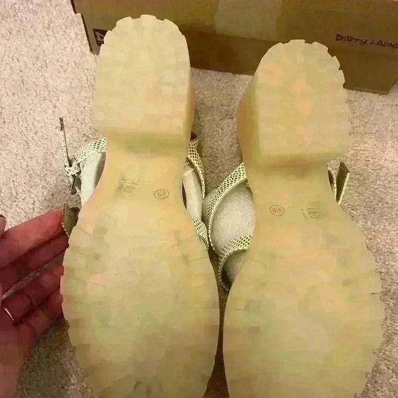 Dirty Laundry Sz 9.5 Gold and Cream Strappy Sandals - Picture 3 of 3